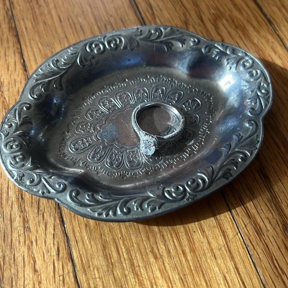 Darling small vintage silver plated ring trinket dish tray‎ - ring not included
